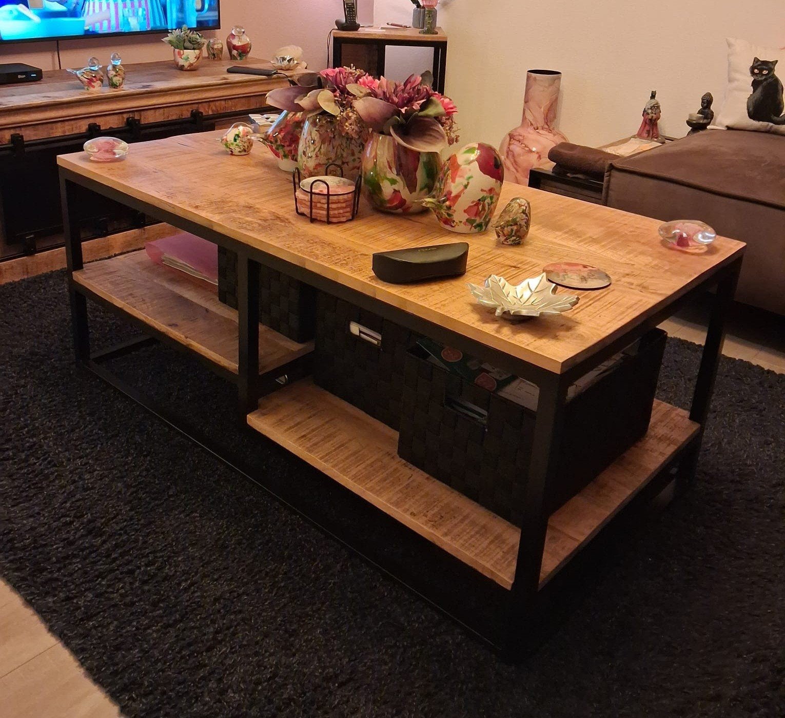 Industriële salontafel van mangohout en metaal, Zo goed als nieuw, 75 cm of meer, Industrieel, Rechthoekig