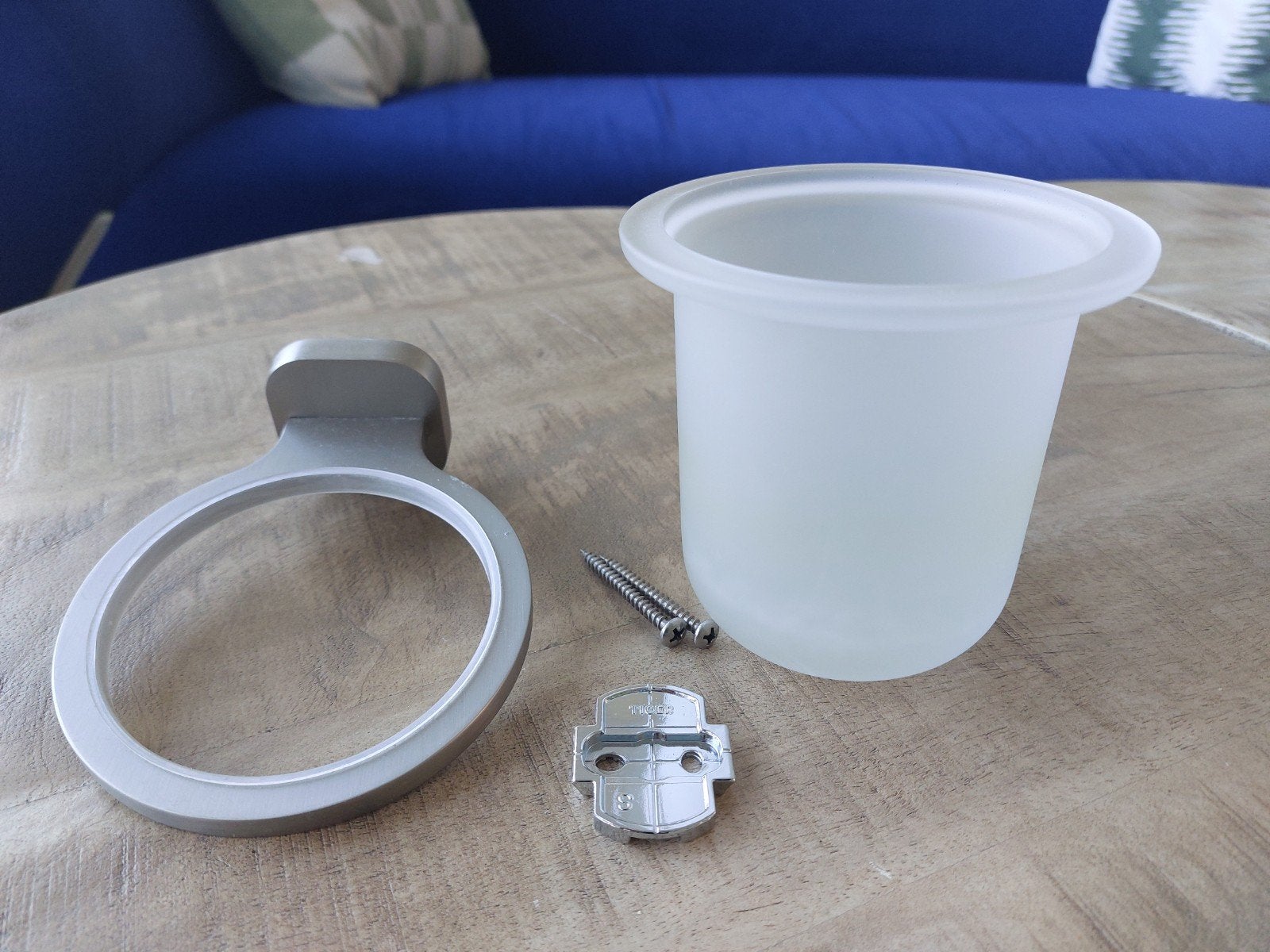 Toiletborstelhouder, Ophalen