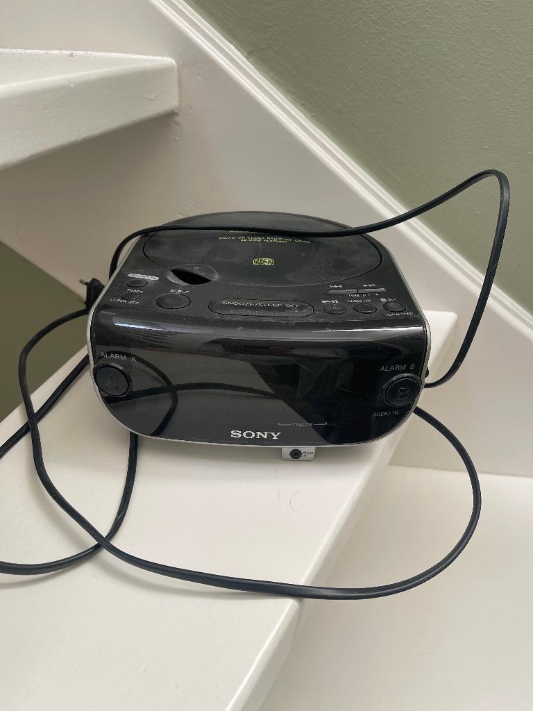 Vintage Sony CD-wekkerradio, Ophalen, Gebruikt, Radio, Met cd-speler