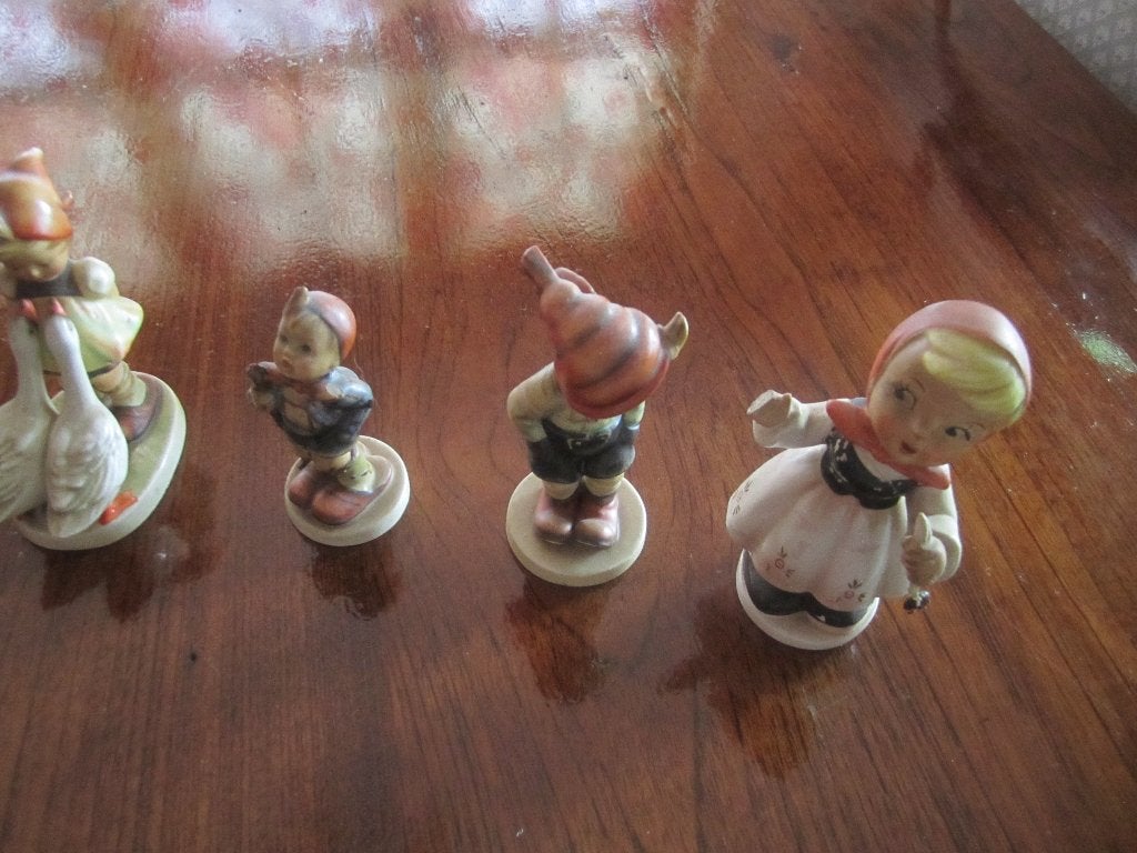 4 Hummel? beeldtjes, Ophalen of Verzenden, Gebruikt, Hummel