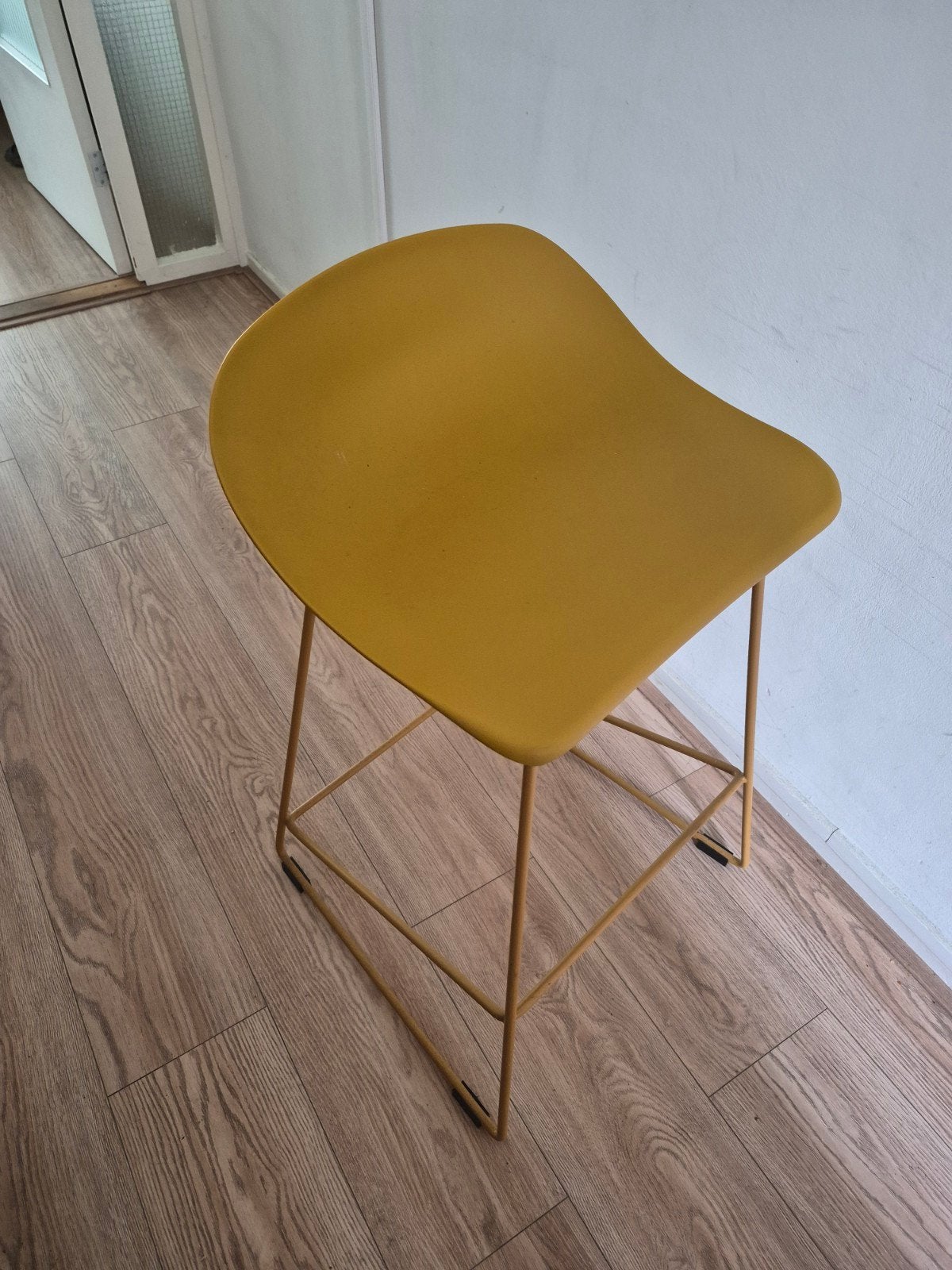 Gele barkruk met metalen onderstel, Ophalen, 60 tot 90 cm, 1 kruk, Kunststof