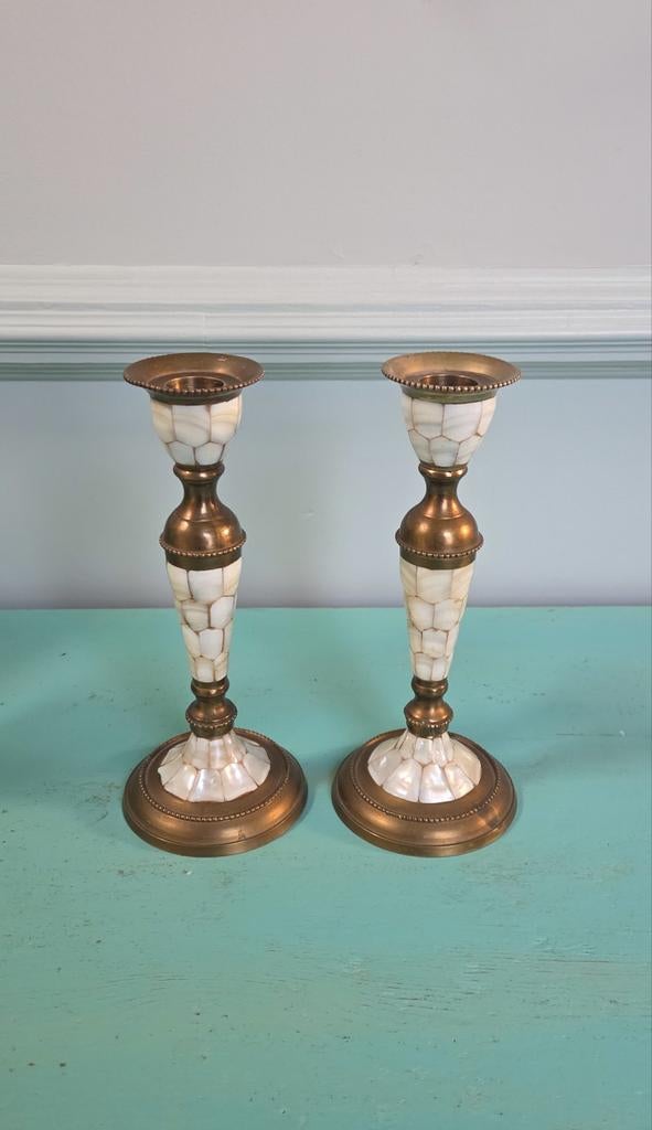 Set van 2 vintage messing met schelp parelmoer kandelaars, Ophalen of Verzenden, Koper of Brons