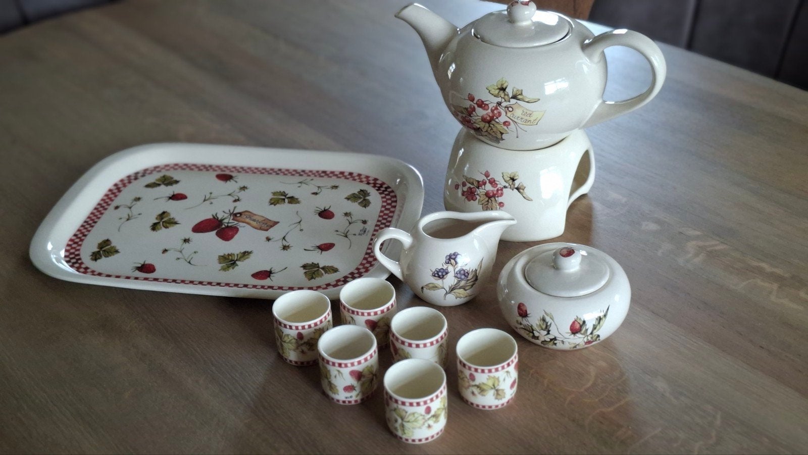 servies set - theepot, dienblad, suikerpot, melkkan, Ophalen, Overige merken, Keramiek, Landelijk/Boerenbont