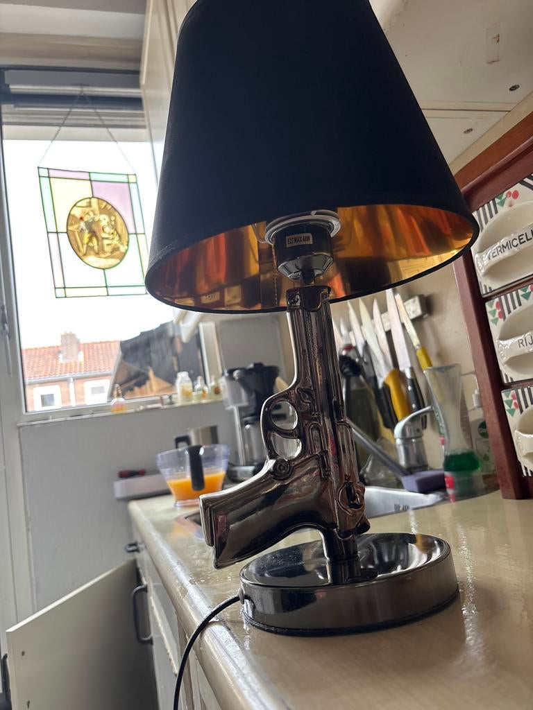 Unieke Tafellamp Pistool Design - Zwart/Goud, Huis en Inrichting, Lampen | Tafellampen, Ophalen of Verzenden, Zo goed als nieuw