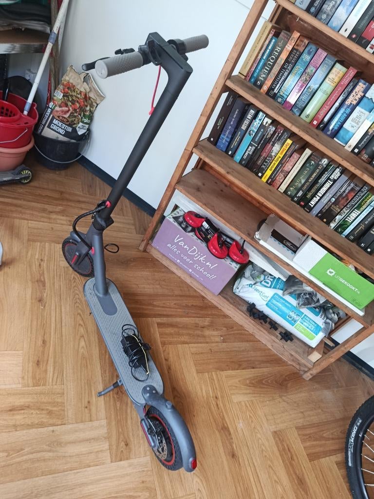 Elektrische step Xiaomi M365 met oplader, Fietsen en Brommers, Steps, Ophalen of Verzenden, Gebruikt, Elektrische step (E-scooter)