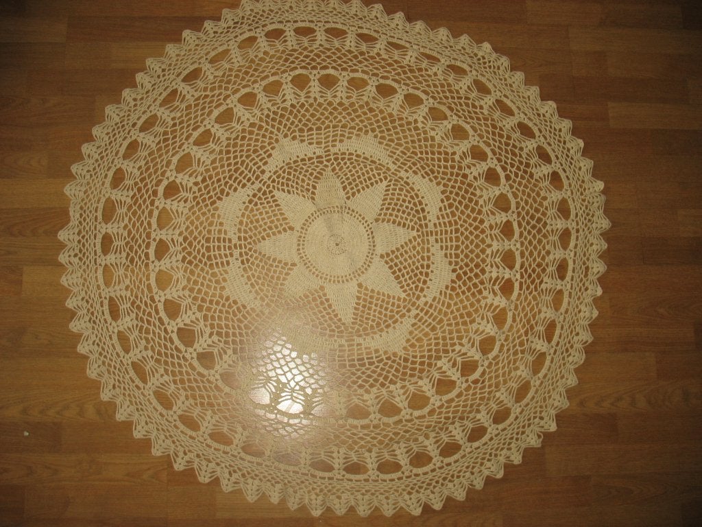 Handgemaakt Gehaakt Rond tafelkleed - Beige *Vintage, Huis en Inrichting, Tafelkleden, Rond, Ophalen of Verzenden, Zo goed als nieuw