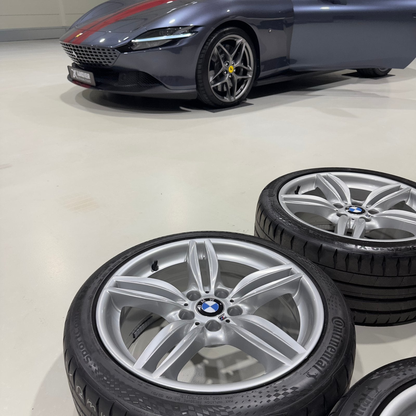 Orig. 19" BMW 351M breedset NIEUWSTAAT + Continental banden, 2037VM, 275 mm, Banden en Velgen, Nieuw
