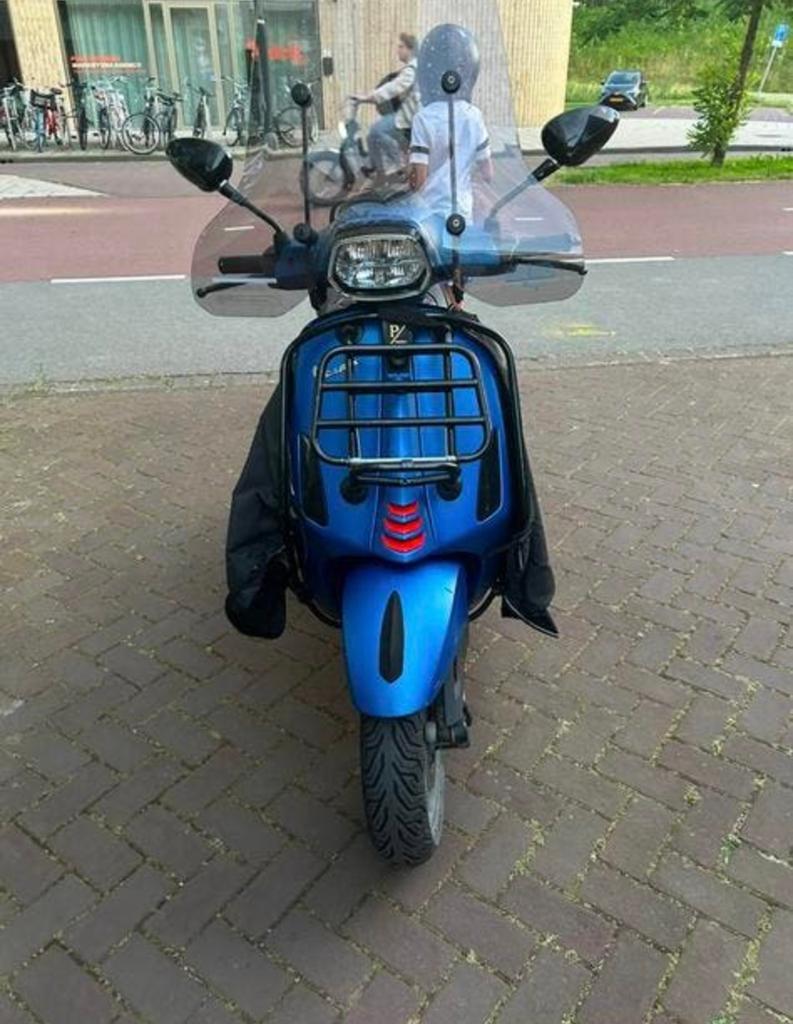 Vespa Sprint, Fietsen en Brommers, Scooters | Vespa, Ophalen, Zo goed als nieuw, Benzine, Vespa S