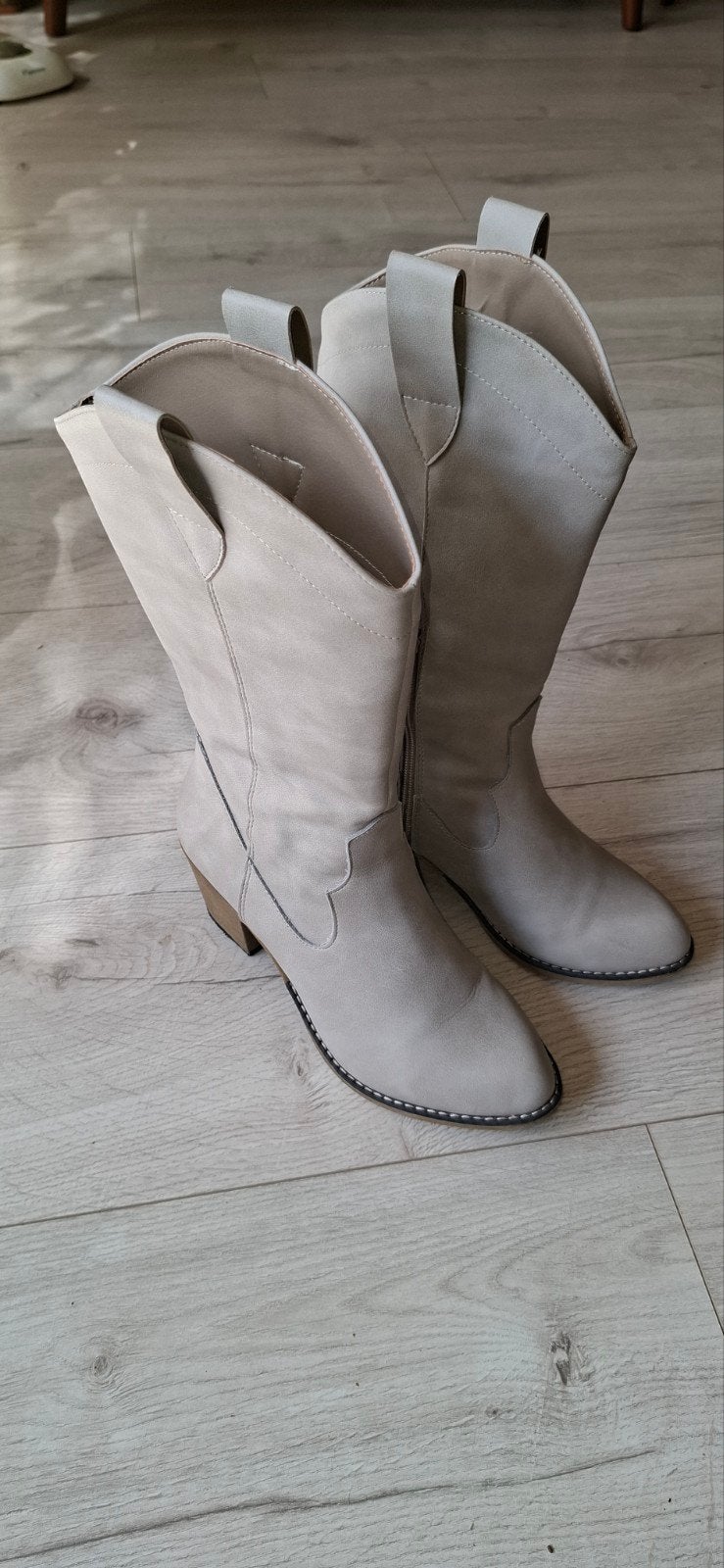 Taupe kleurige cowboylaarzen - Zo goed als nieuw, Hoge laarzen, Overige kleuren, Ophalen of Verzenden, Zo goed als nieuw