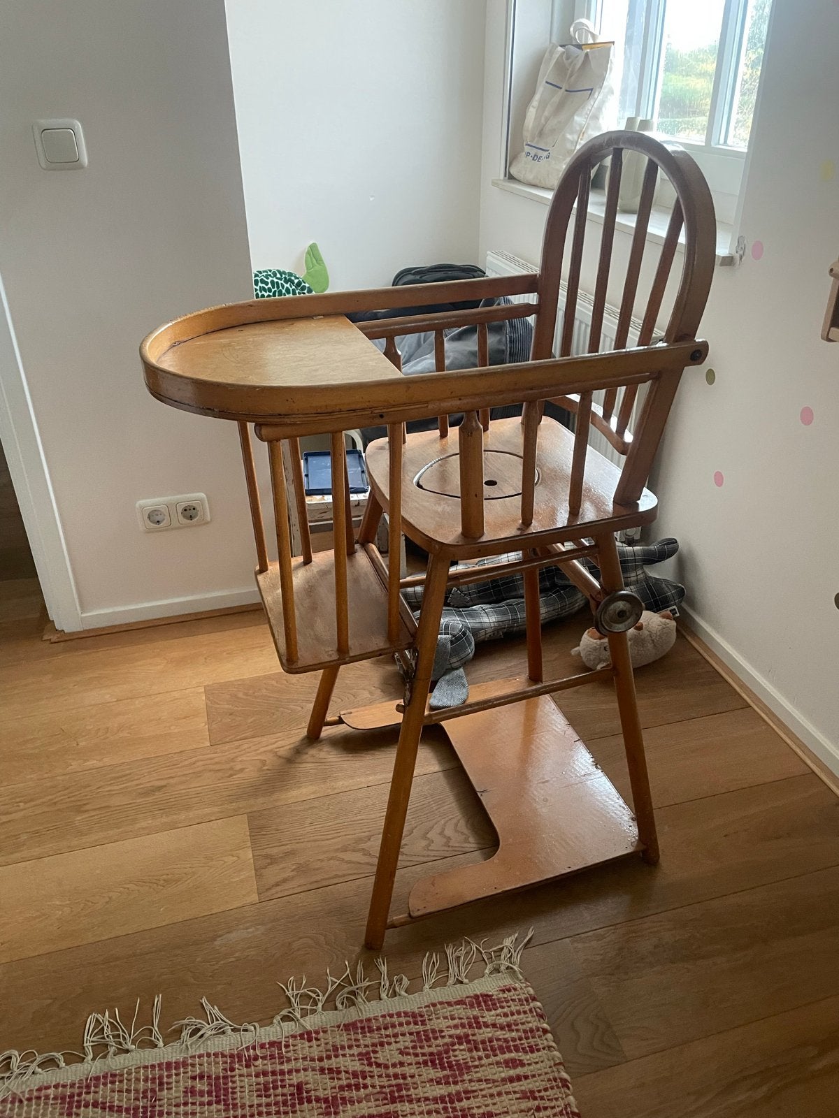 Vintage houten kinderstoel - Meegroeistoel, Ophalen, Gebruikt, Meegroeistoel, Afneembaar eetblad