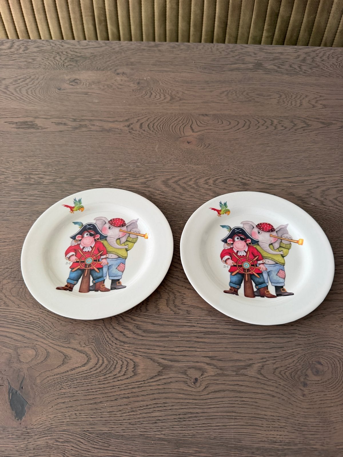 2 Jet by Ter Steege kinderborden met piraten en olifant, Huis en Inrichting, Keramiek, Ophalen of Verzenden, Zo goed als nieuw