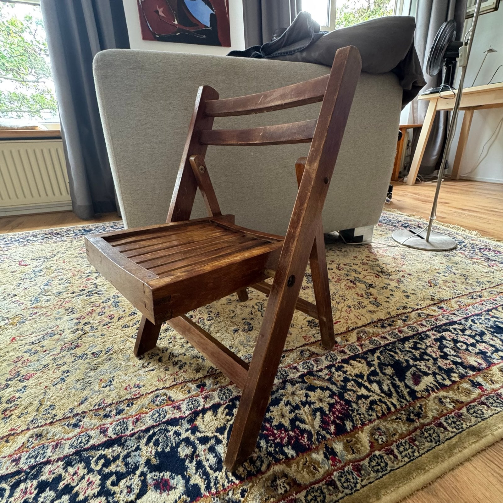 Klein houten opklapbaar stoeltje, Ophalen