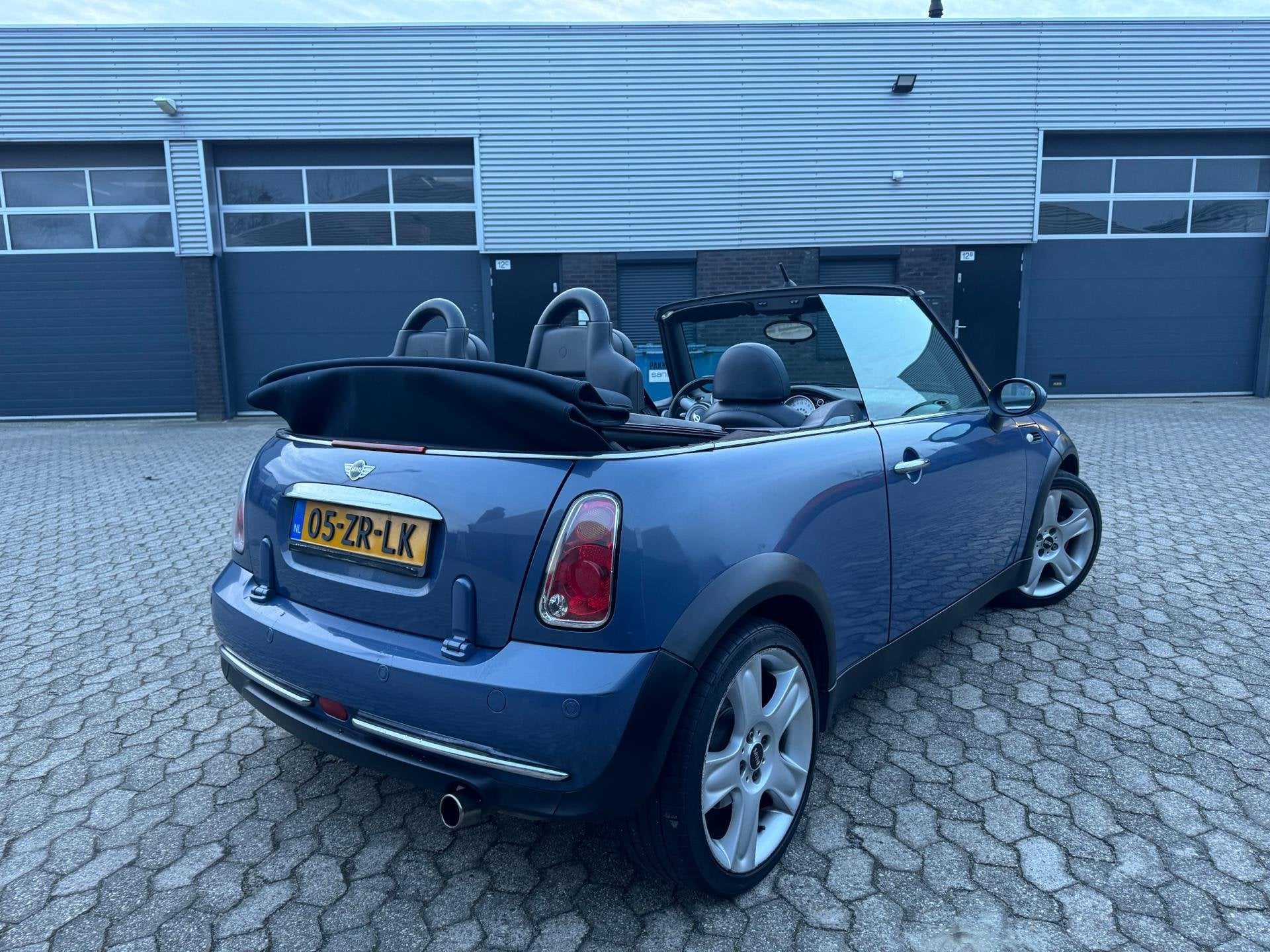 Mini Mini Cabrio 1.6 Cooper Chili, LEER, STOELVERWARMING, AI, Auto's, Dealer onderhouden, Gebruikt, 4 cilinders, 14 km/l