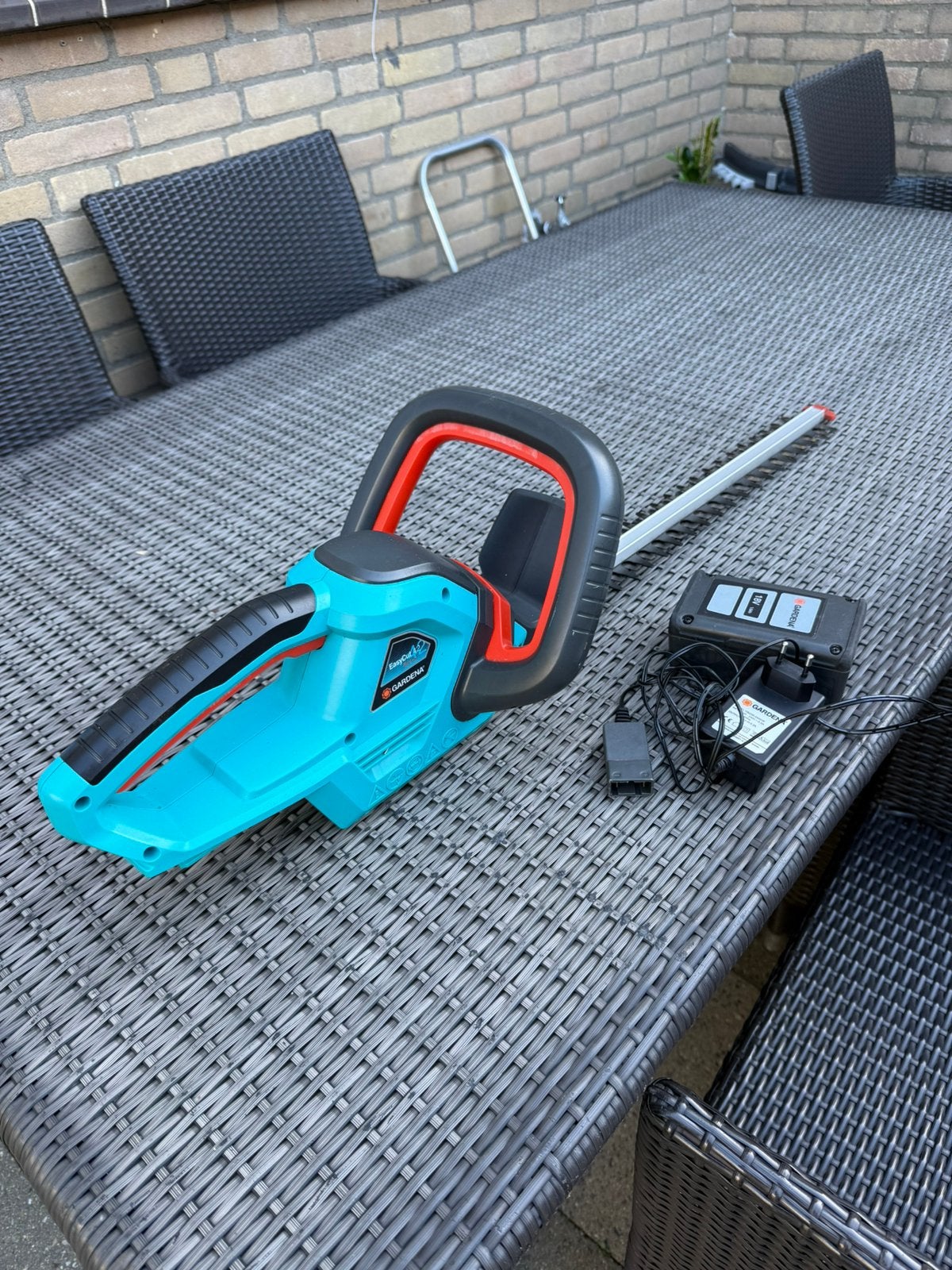 Gardena Accu Heggenschaar,18V, voor lichte heggen, goed staa, Tuin en Terras, Ophalen of Verzenden, Zo goed als nieuw, Accu