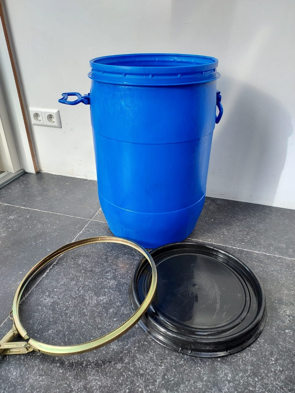 50 Liter afsluitbare voerton, 10 euro met ring 8 euro zonder, Dieren en Toebehoren, Ophalen