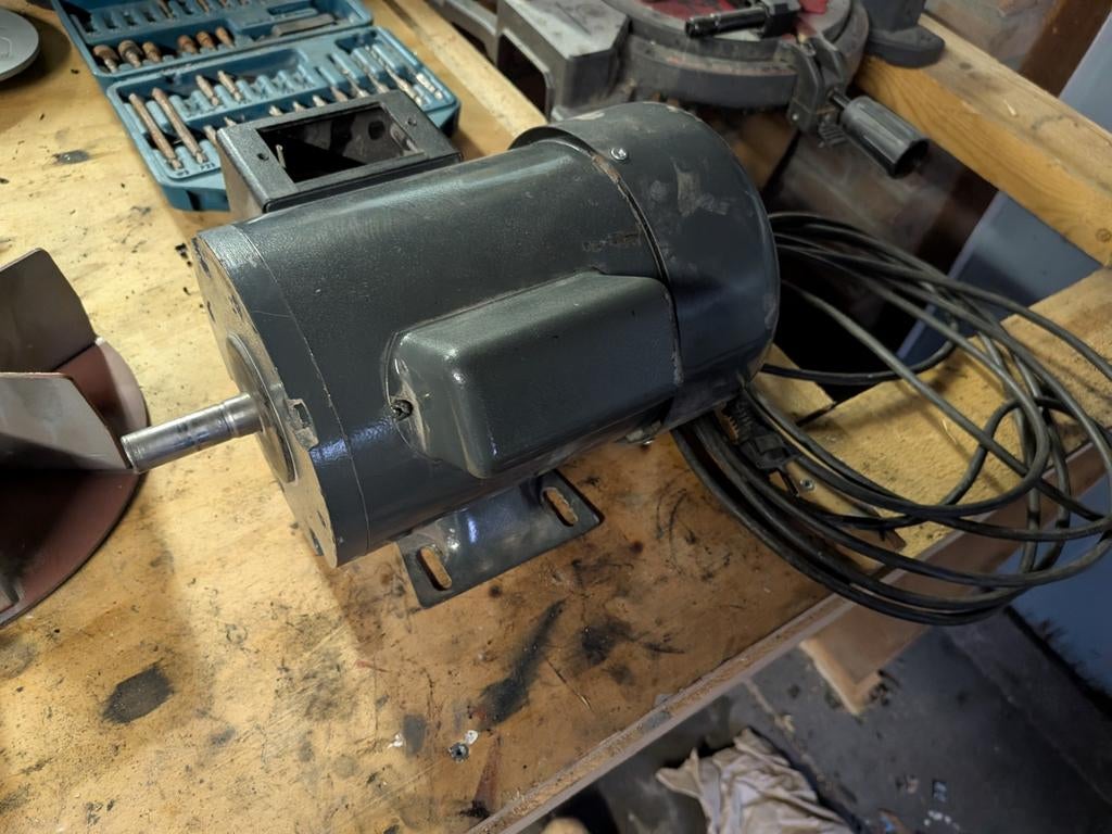 Electromotor 220v 1,3kw met fan ombouw, Ophalen of Verzenden