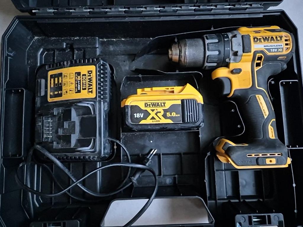 Dewalt dcd791 18v 5ah, Doe-het-zelf en Verbouw, Gereedschap | Boormachines, Ophalen, Zo goed als nieuw, Boor- en Schroefmachine