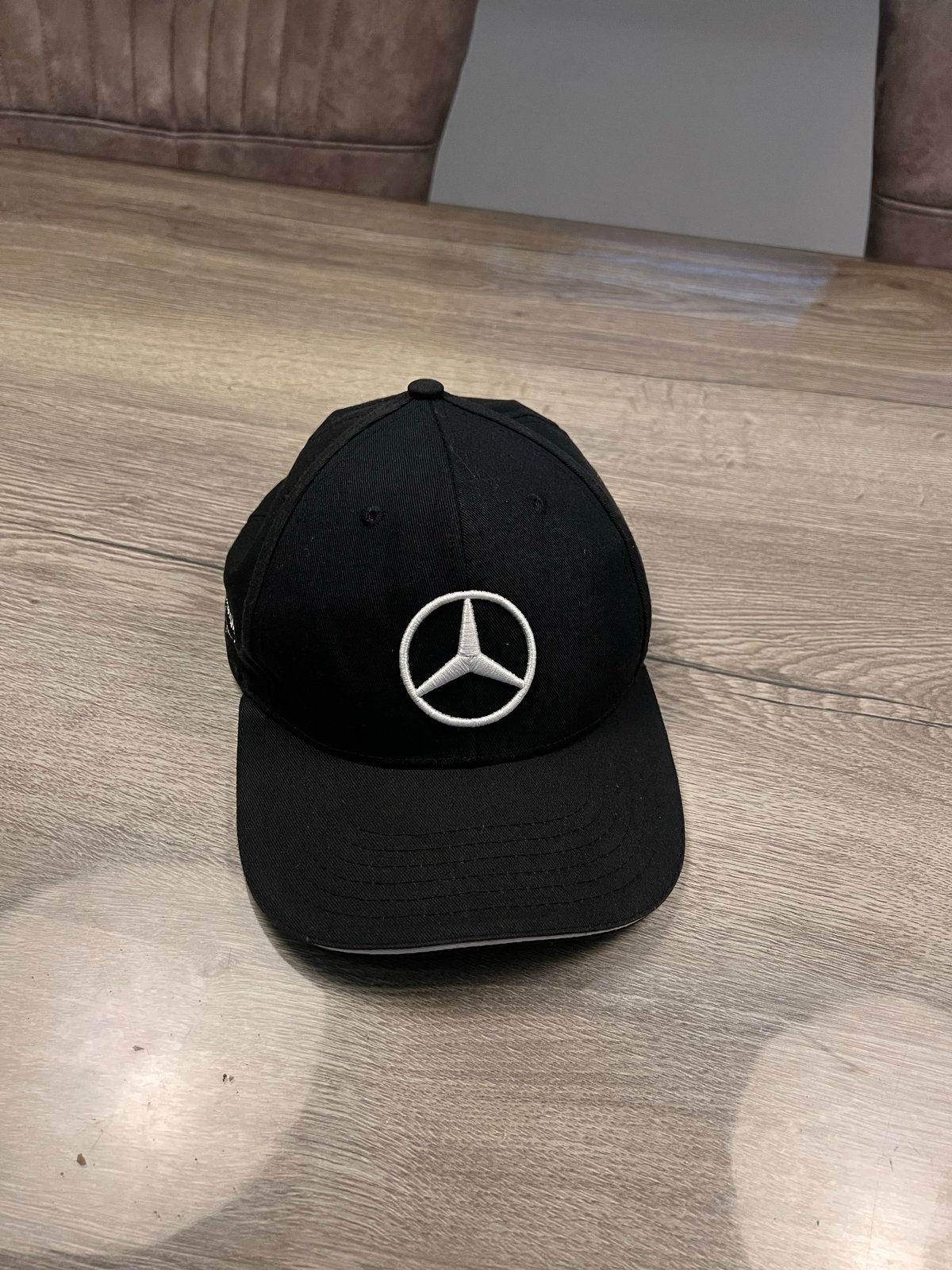 Nieuwe Mercedes pet - Zwart met logo, Kleding | Heren, Verzenden, Zo goed als nieuw, One size fits all, Pet
