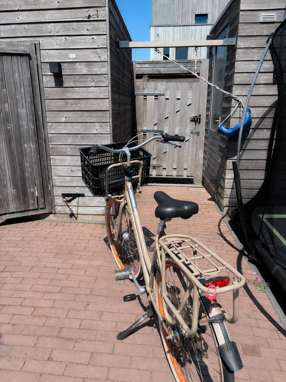 Gazelle damesfiets met voordrager en mand, Ophalen, Velgrem, Versnellingen, Gazelle