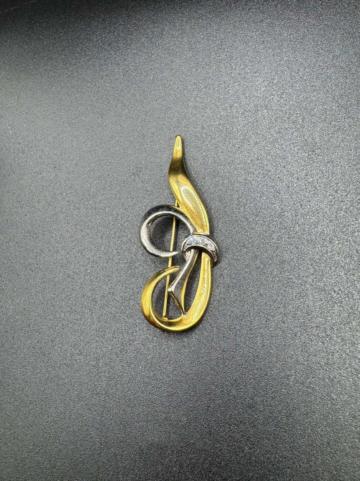 Elegante Tweekleurige Broche met Strass, Overige materialen, 4 tot 7 cm, Verzenden, Zo goed als nieuw