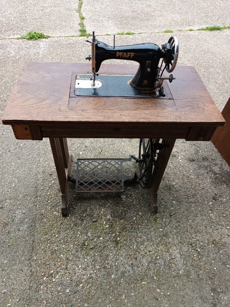 Antieke trapnaaimachine Pfaff 31 wat beschadigingen, Antiek en Kunst, Ophalen