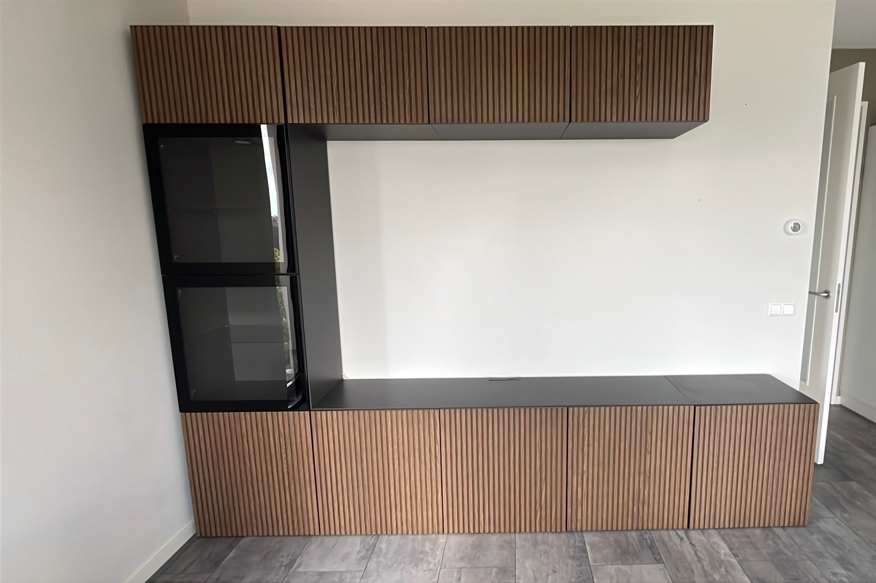 IKEA, BESTÅ kastenwand 3 meter - lattenfront - z.g.a.n., Ophalen, 200 cm of meer, Zo goed als nieuw, 200 cm of meer