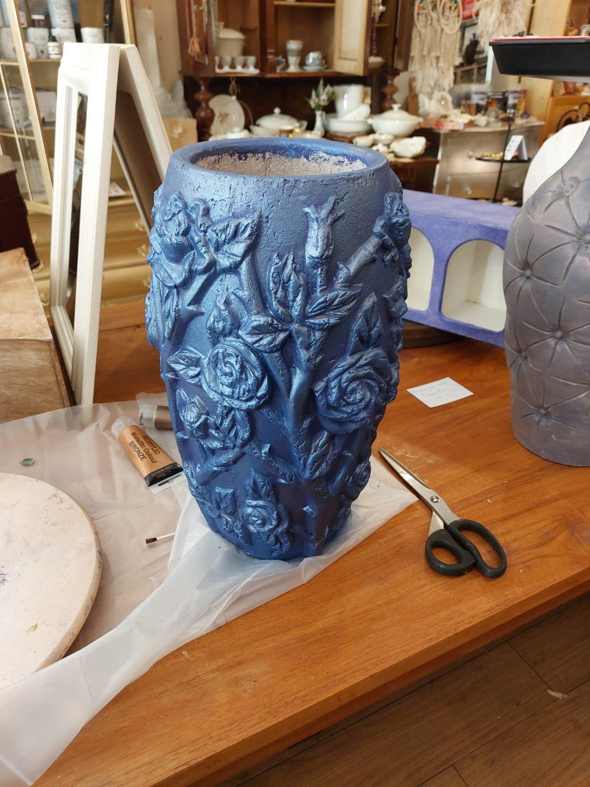 Restyled Terracotta Vaas - Elektrisch Blauw met Reliëf, Ophalen of Verzenden