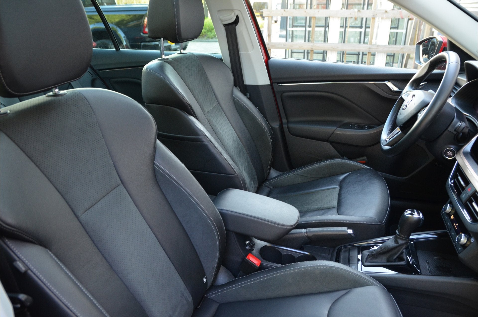 Skoda Kamiq 1.0 TSI Business Edition Pano, Leder, 18" Alu en, 12 maanden, Gebruikt, Origineel Nederlands, Automatische klimaatregeling