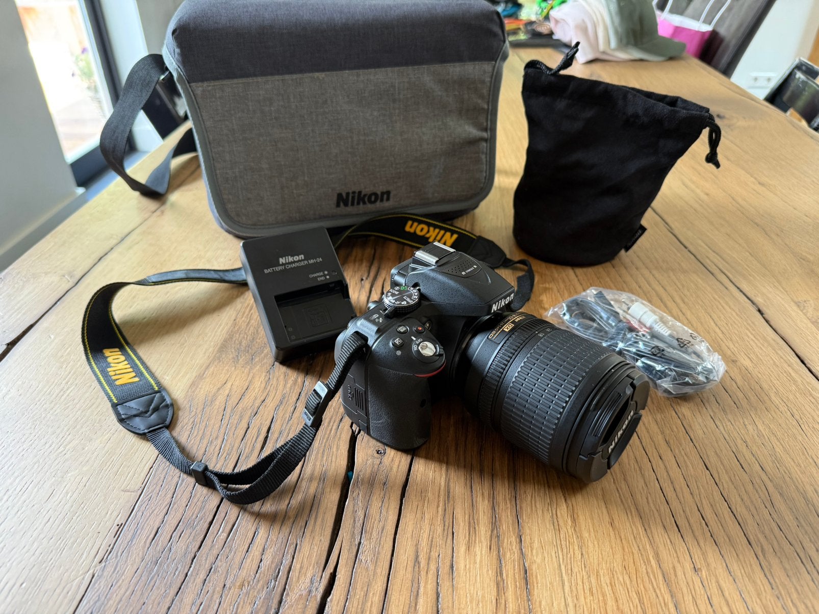 Nikon D5300 +18/105 vr lens (nieuw), Ophalen of Verzenden, Zo goed als nieuw, 8 tot 12x, Dakkant (recht)