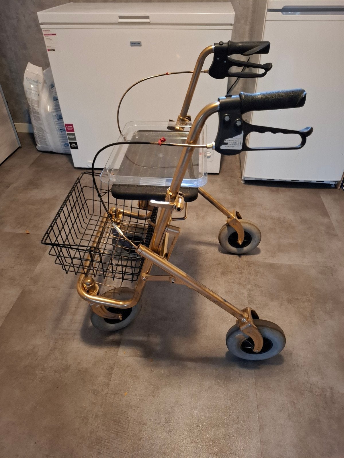 Goudkkeurige rollator, gebruikt als, Diversen, Ophalen