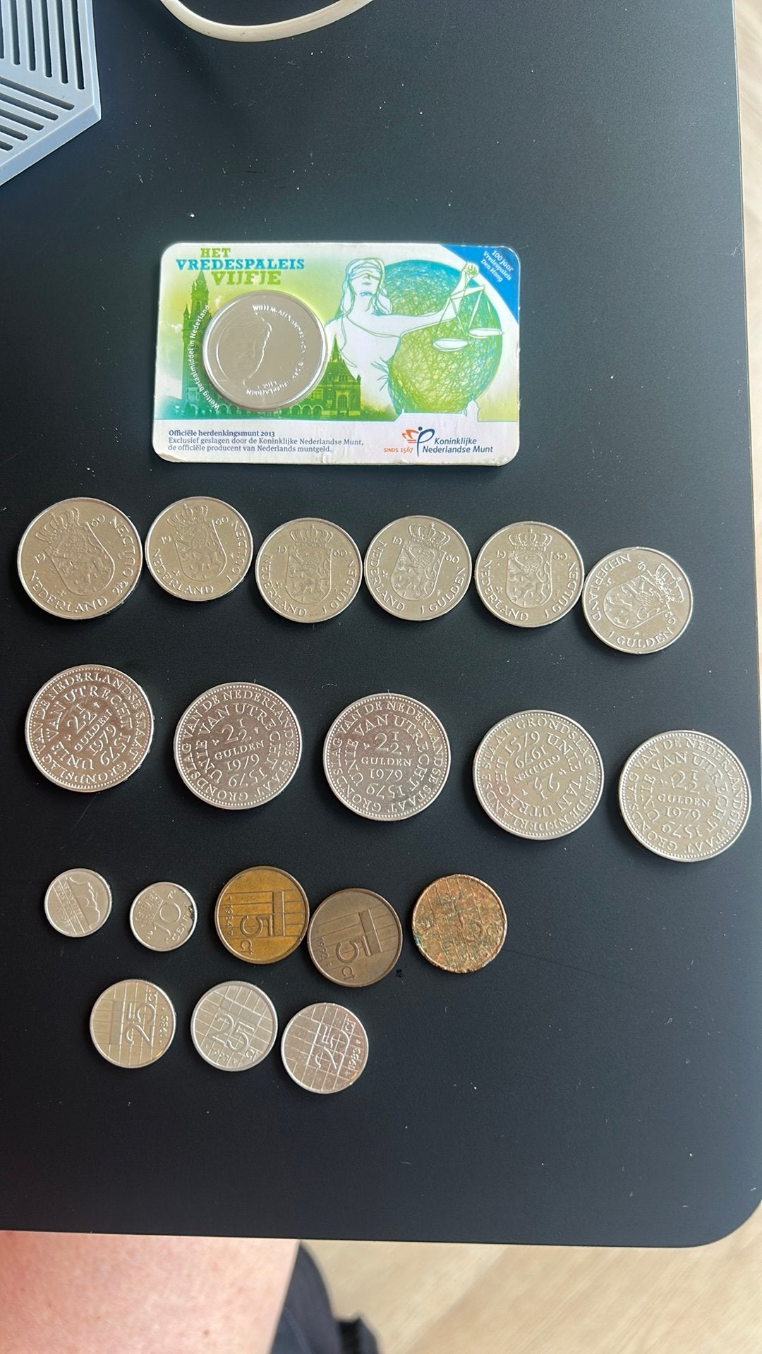 Nederlandse verzamelset: Vredespaleis + Herdenkingsmunt, Postzegels en Munten, Munten en Bankbiljetten | Verzamelingen, Ophalen of Verzenden