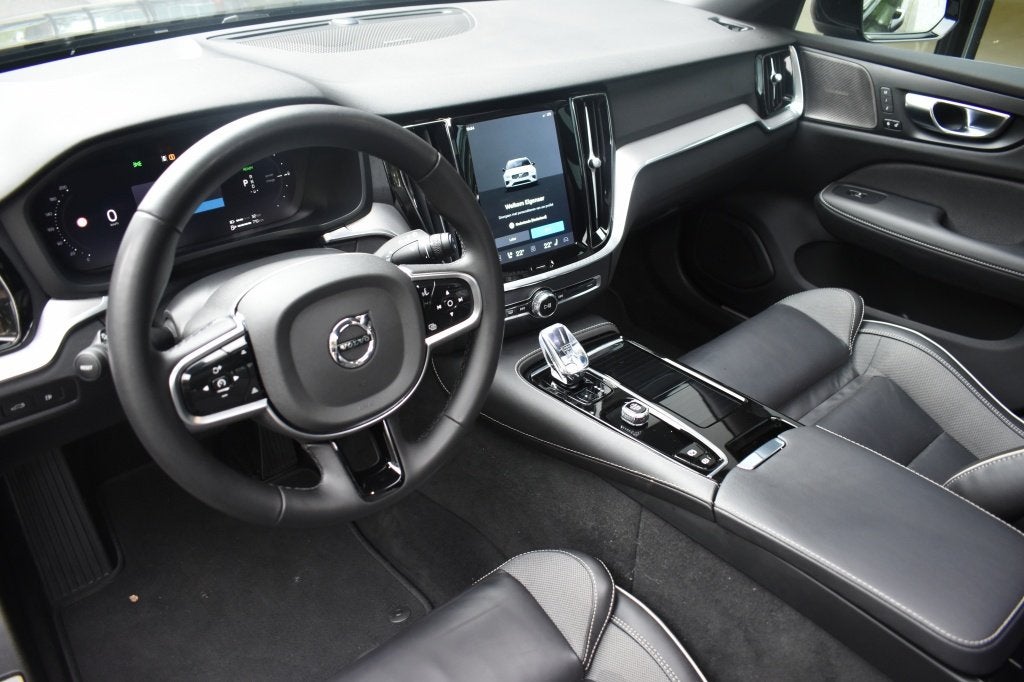 Volvo V60 T6 350pk AWD Plus Dark | Climate | Schuifdak | Har, Auto's, Automaat, Gebruikt, 4 cilinders, 24 maanden