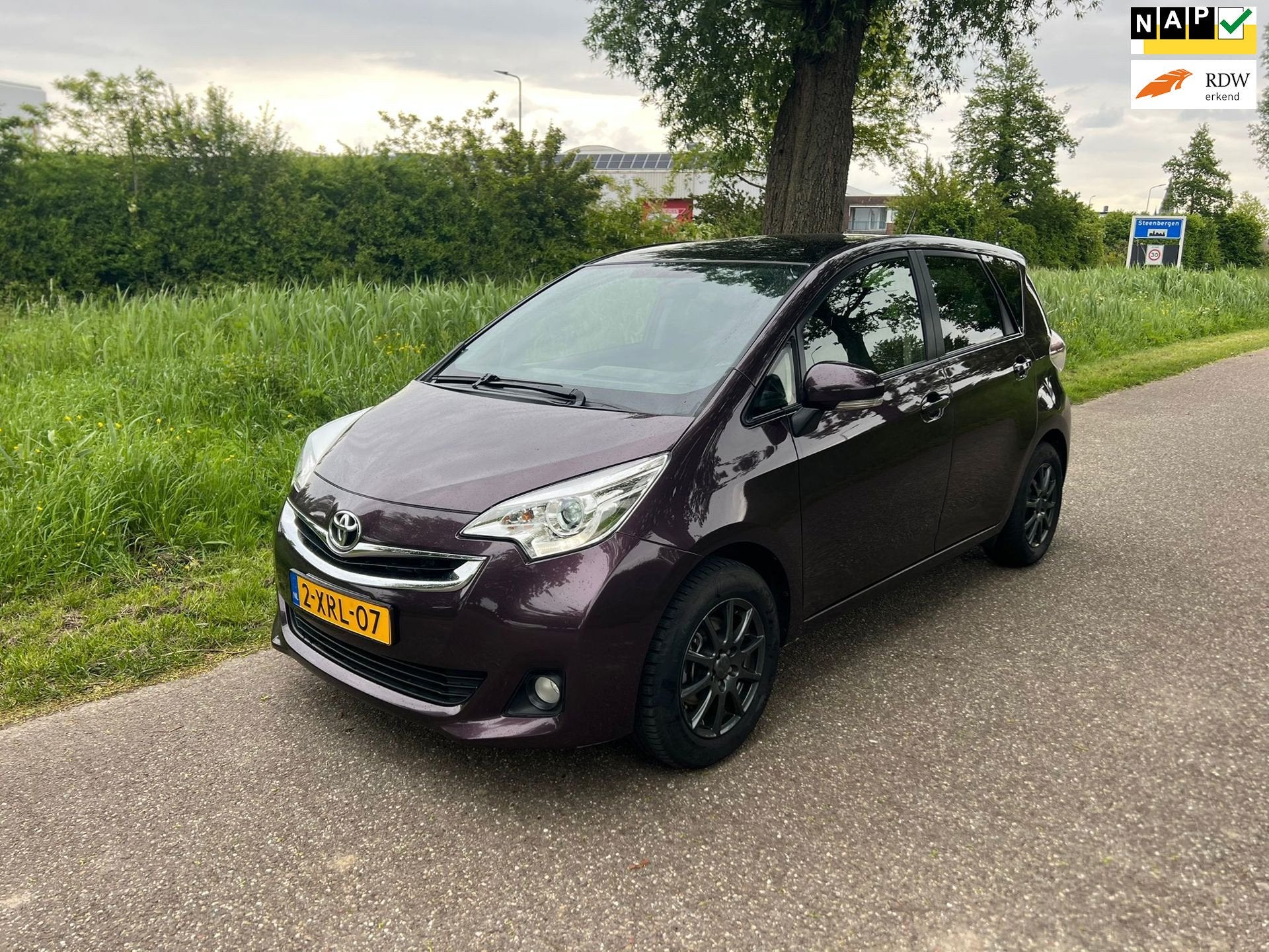 Toyota Verso-S 1.3 VVT-i Trend Pano Airco Cruise Trekhaak Ac, Auto's, Voorwielaandrijving, Stof, Gebruikt, Zwart