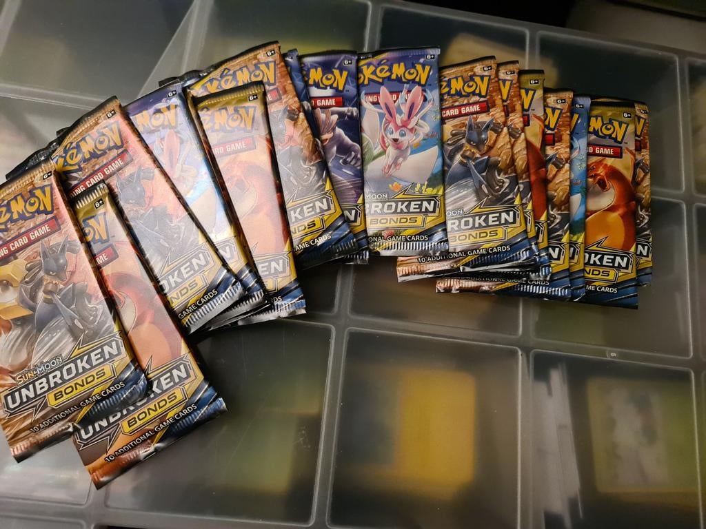 Unbroken bonds pokemon boosters, Ophalen of Verzenden, Booster
