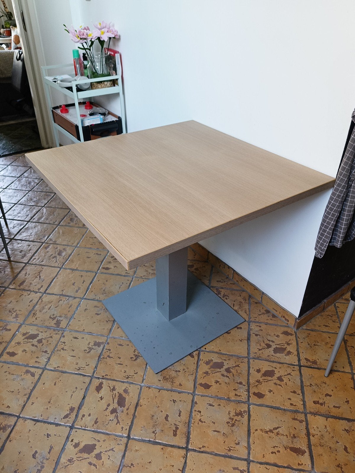 Vierkante eettafel 80x80 cm met metalen poot, Huis en Inrichting, Gebruikt, 50 tot 100 cm, Vierkant, Tot twee personen
