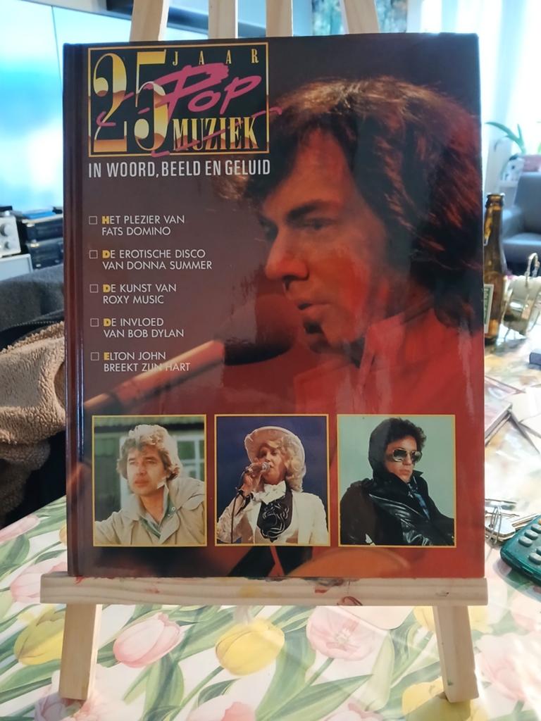 25 Jaar Popmuziek: In Woord, Beeld en Geluid, Boeken, Muziek, Gelezen, Algemeen, Ophalen of Verzenden