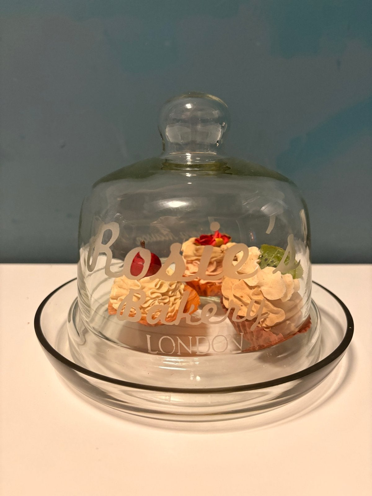 Stolp met schaal - Rosie's Bakery London - Riviera Maison, Ophalen, Zo goed als nieuw, Glas, Modern