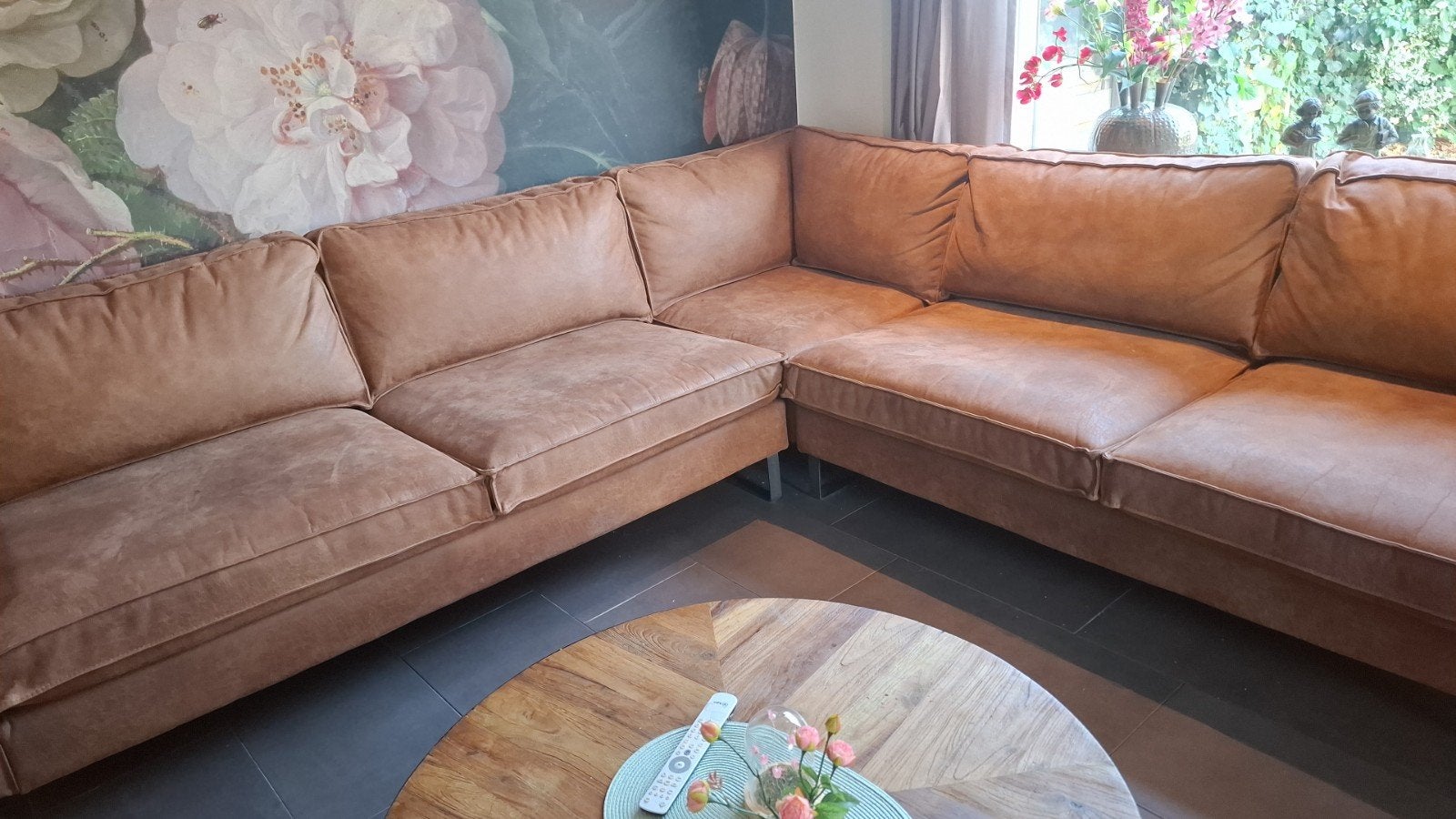 Comfortabele hoekbank in cognac kleur, 250 tot 300 cm, Gebruikt, Modern, industrieel, Hoekbank