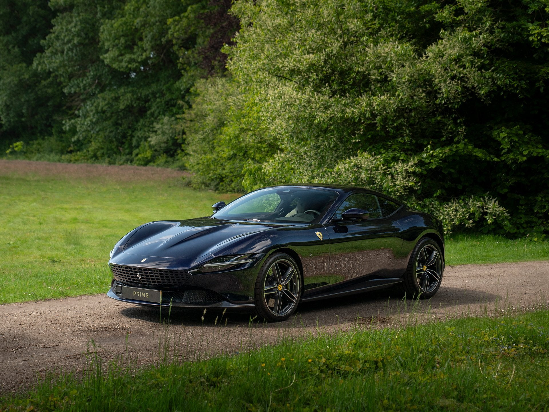 Ferrari Roma 3.9 V8 HELE | Blu Scozia | Carbon exterieur | J, Auto's, Ferrari, Automaat, Achterwielaandrijving, Gebruikt, 3855 cc