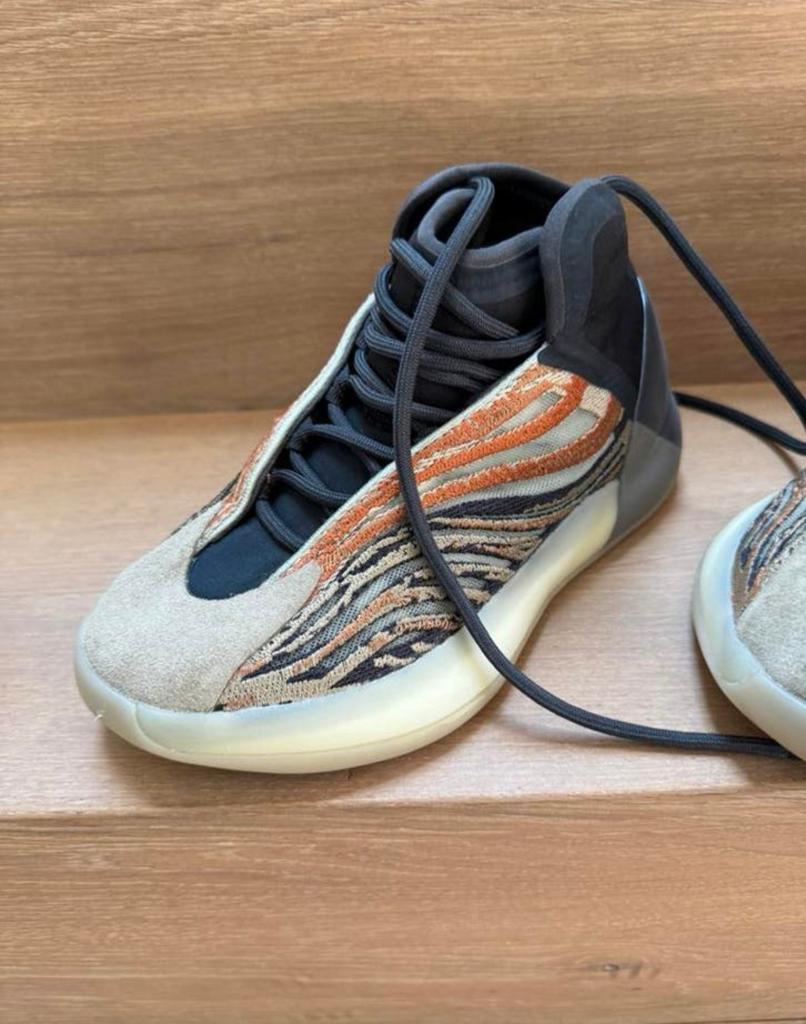 Yeezy QNTM “flash orange” maat 36, L00, Schoenen, Zo goed als nieuw, Ophalen