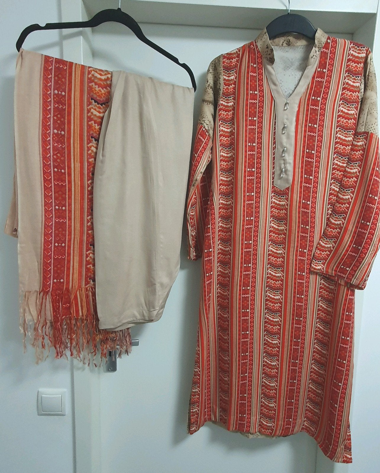 Prachtige Indiase/Pakistaanse jurk met broek en sjaal, Kleding | Dames, Maat 38/40 (M), Beige, Ophalen of Verzenden, Onbekend