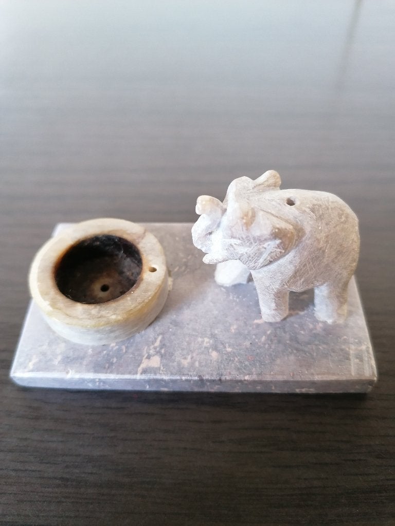 Stenen wierrookhoudertje met olifant, Gebruikt, Overige typen, Ophalen of Verzenden, 5 cm