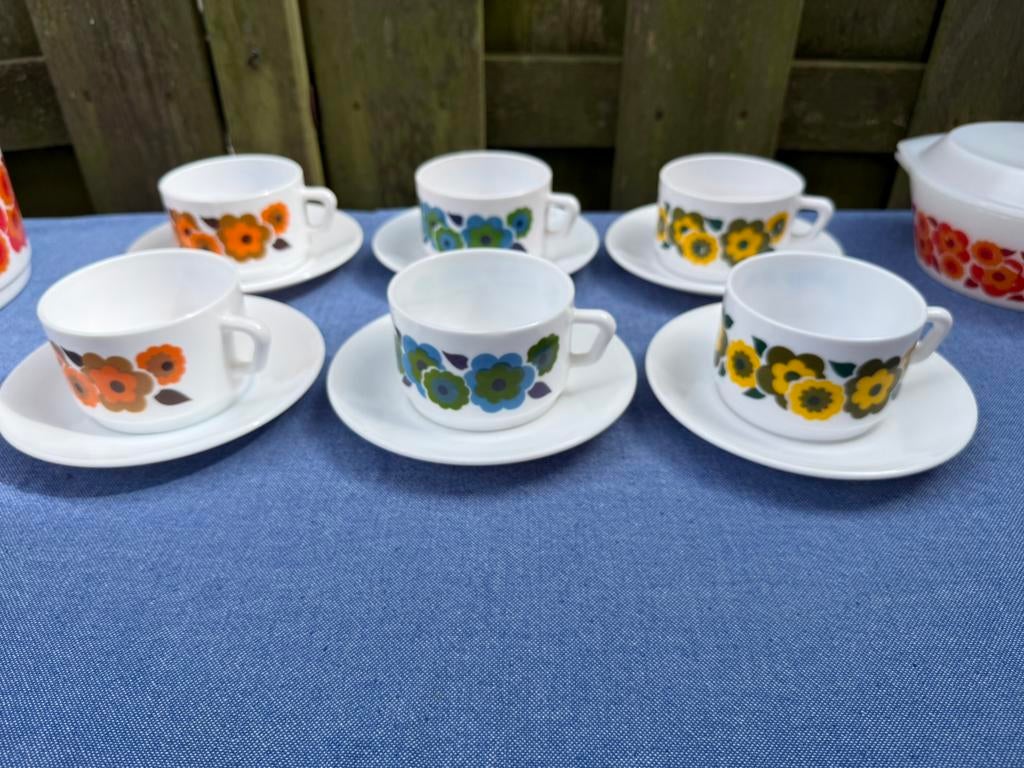Arcopal Lotus set van 6 soepkommen met schotel, Ophalen of Verzenden, Huis en Inrichting