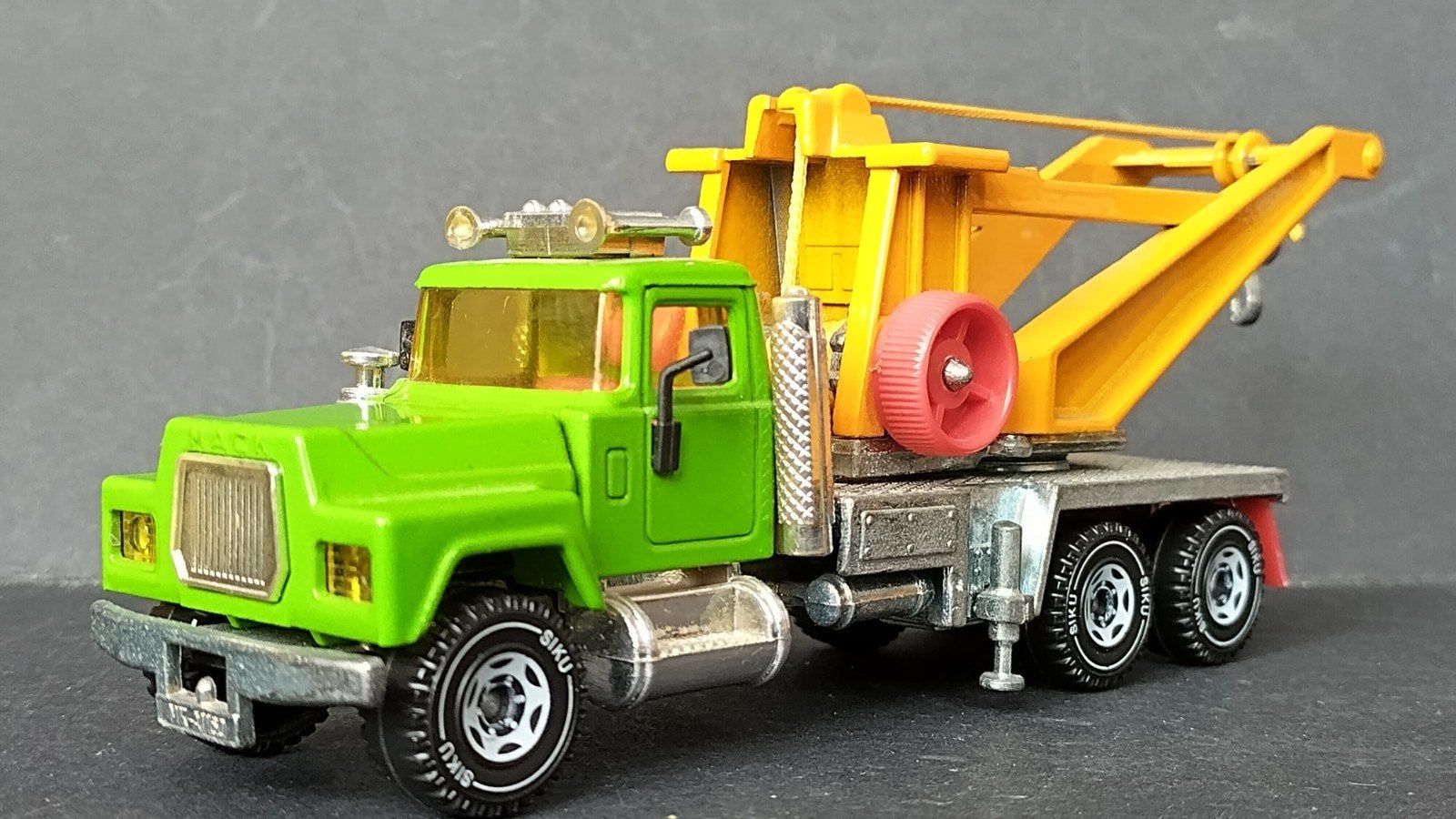 Mack Wrecker Tow truck 1:55 Siku 2917 Pol, Verzenden, Zo goed als nieuw, Bus of Vrachtwagen, Sieper