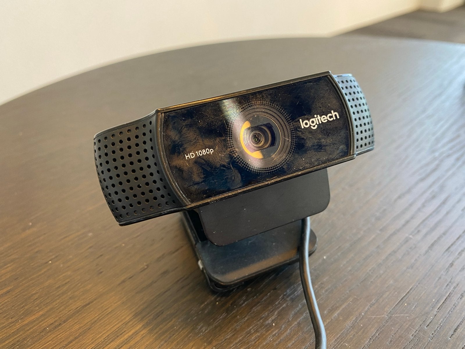Logitech Full HD webcam - Zeer goede staat, Ophalen of Verzenden, Zo goed als nieuw, Bedraad, Monitorclip
