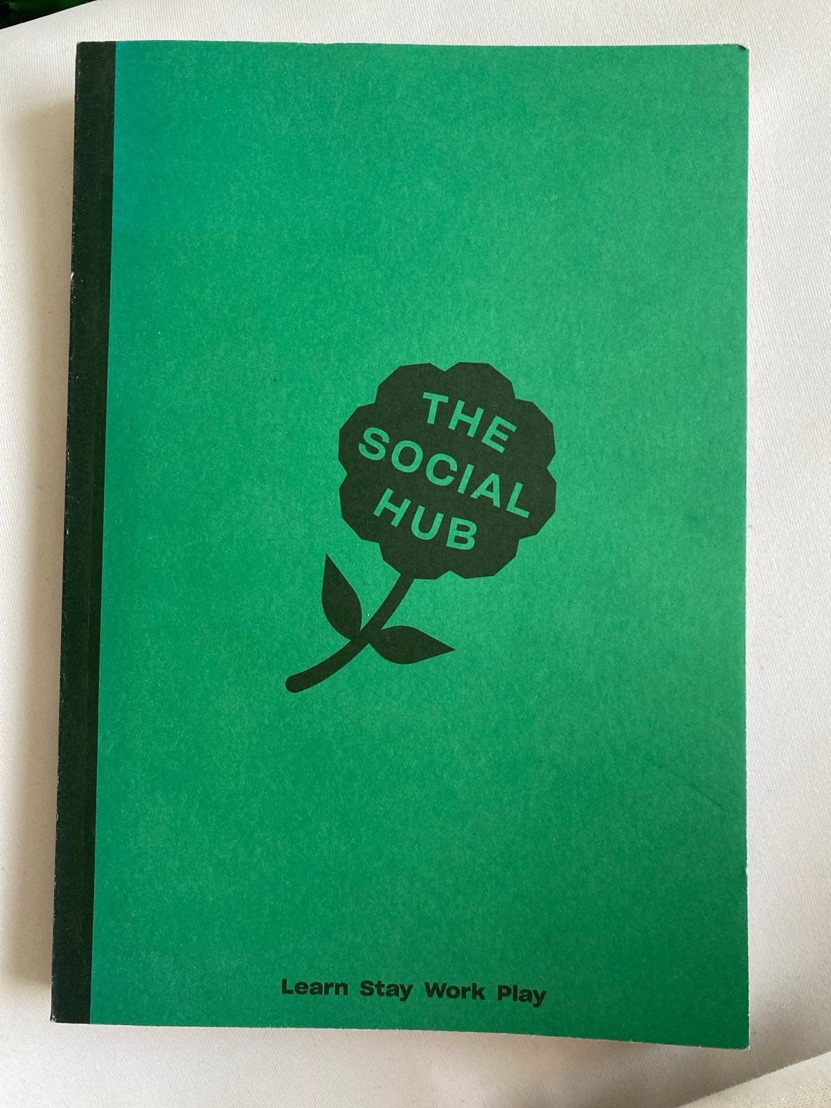 The Social Hub - Learn Stay Work Play, Ophalen of Verzenden, Zo goed als nieuw, Nederland