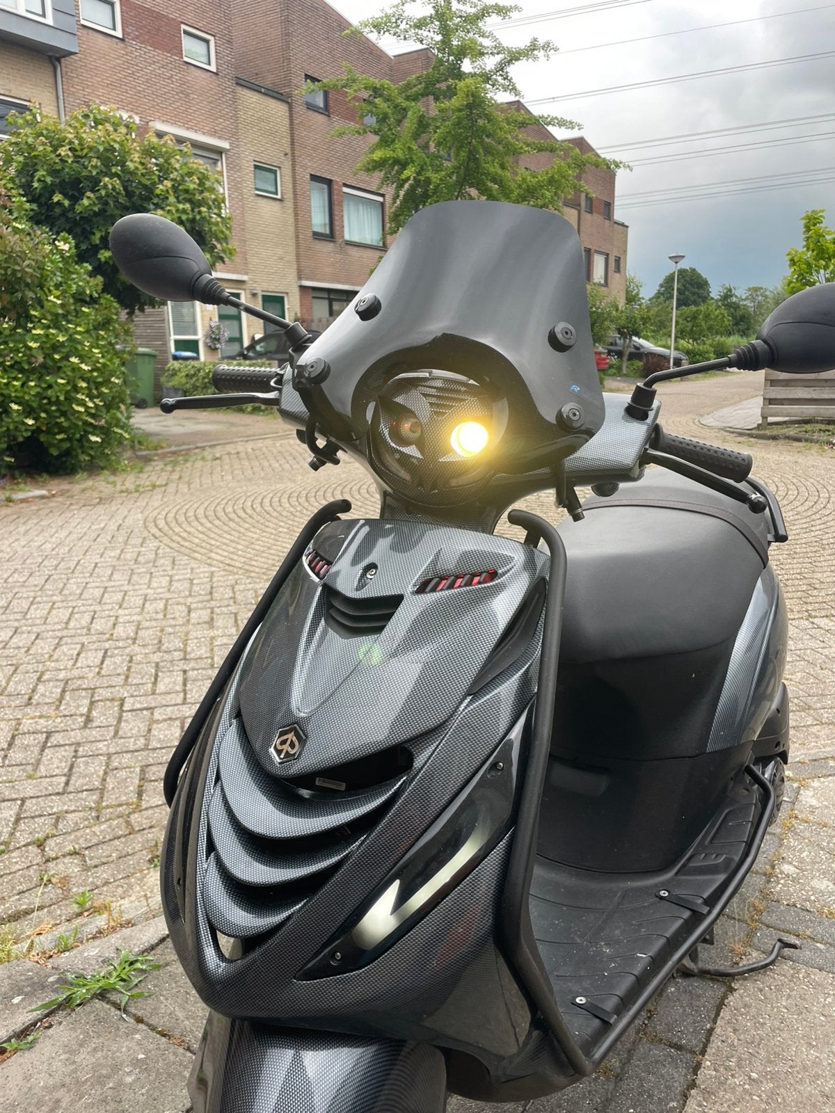 Zip 2023 bromkenteken, Ophalen, Zo goed als nieuw, Benzine