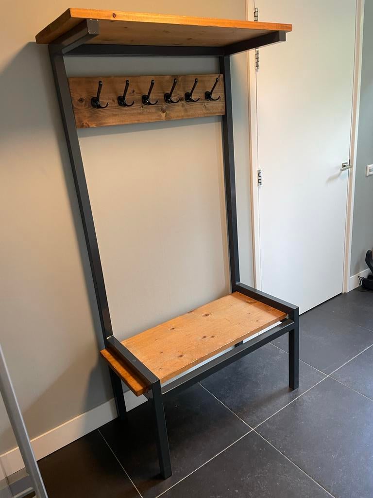 Industriële kapstok met bankje en hoedenplank, Huis en Inrichting, Woonaccessoires | Kapstokken, Zo goed als nieuw, Wandkapstok