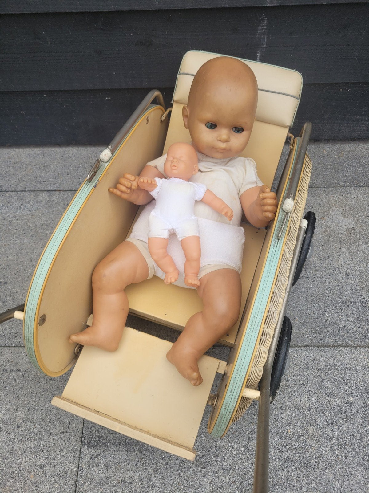Vintage poppenwagen met twee babypoppen, Kinderen en Baby's, Ophalen, Gebruikt, Babypop
