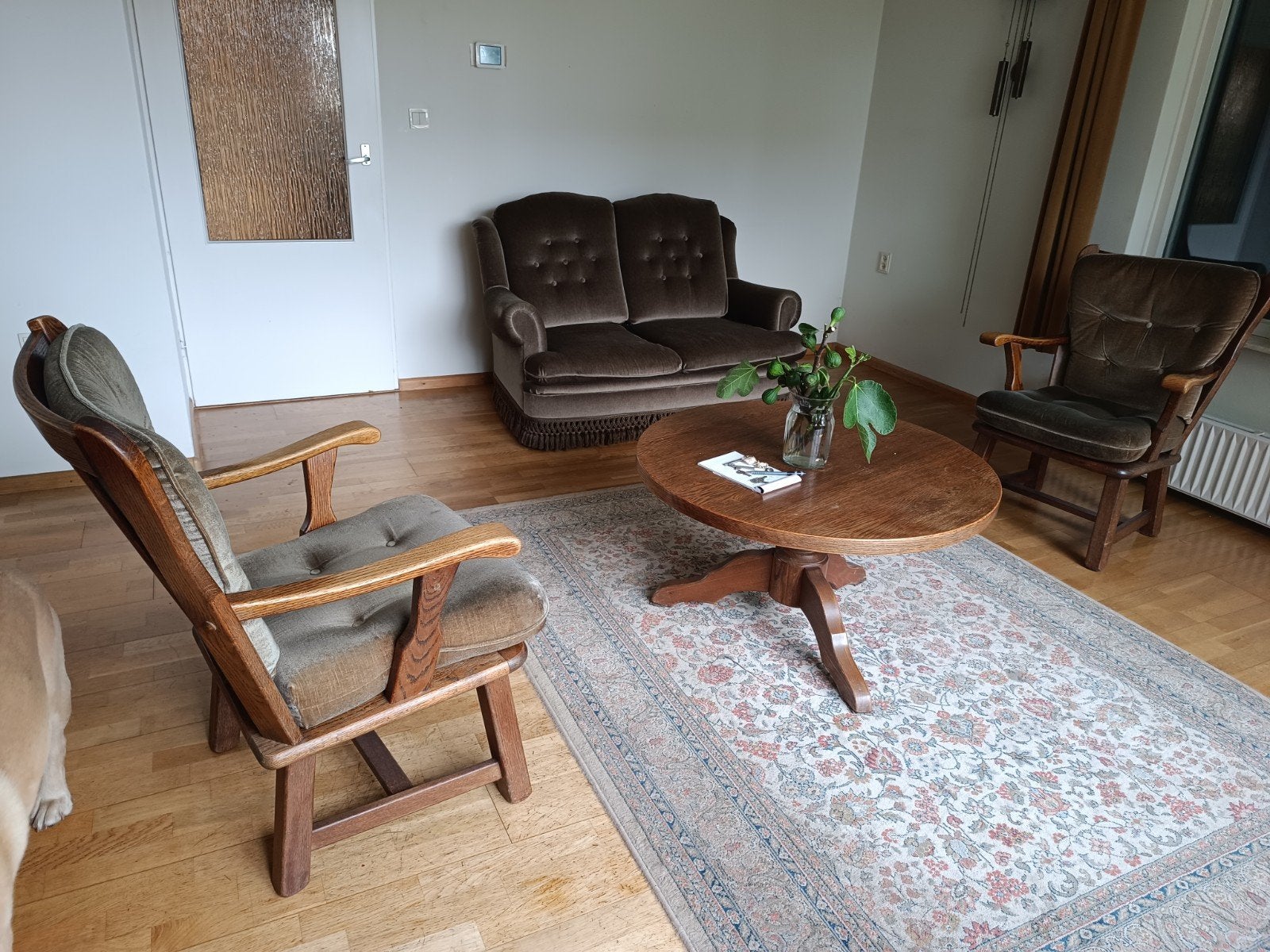 Eiken 2-zitsbank met velours kussen, 2 stoelen en salontafel, Ophalen, Gebruikt, Tweepersoons, 75 tot 100 cm